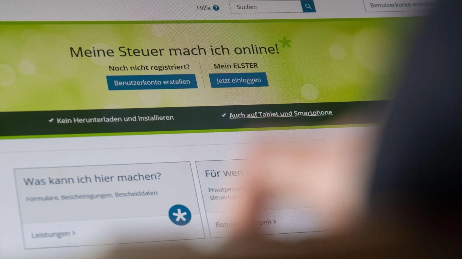 Ab in die Rente und das war&#39;s mit der Steuererklärung? Mitnichten - auch viele Bezieher von Rente und Pension müssen eine Steuererklärung abgeben. (Foto: Marijan Murat/dpa/dpa-tmn)