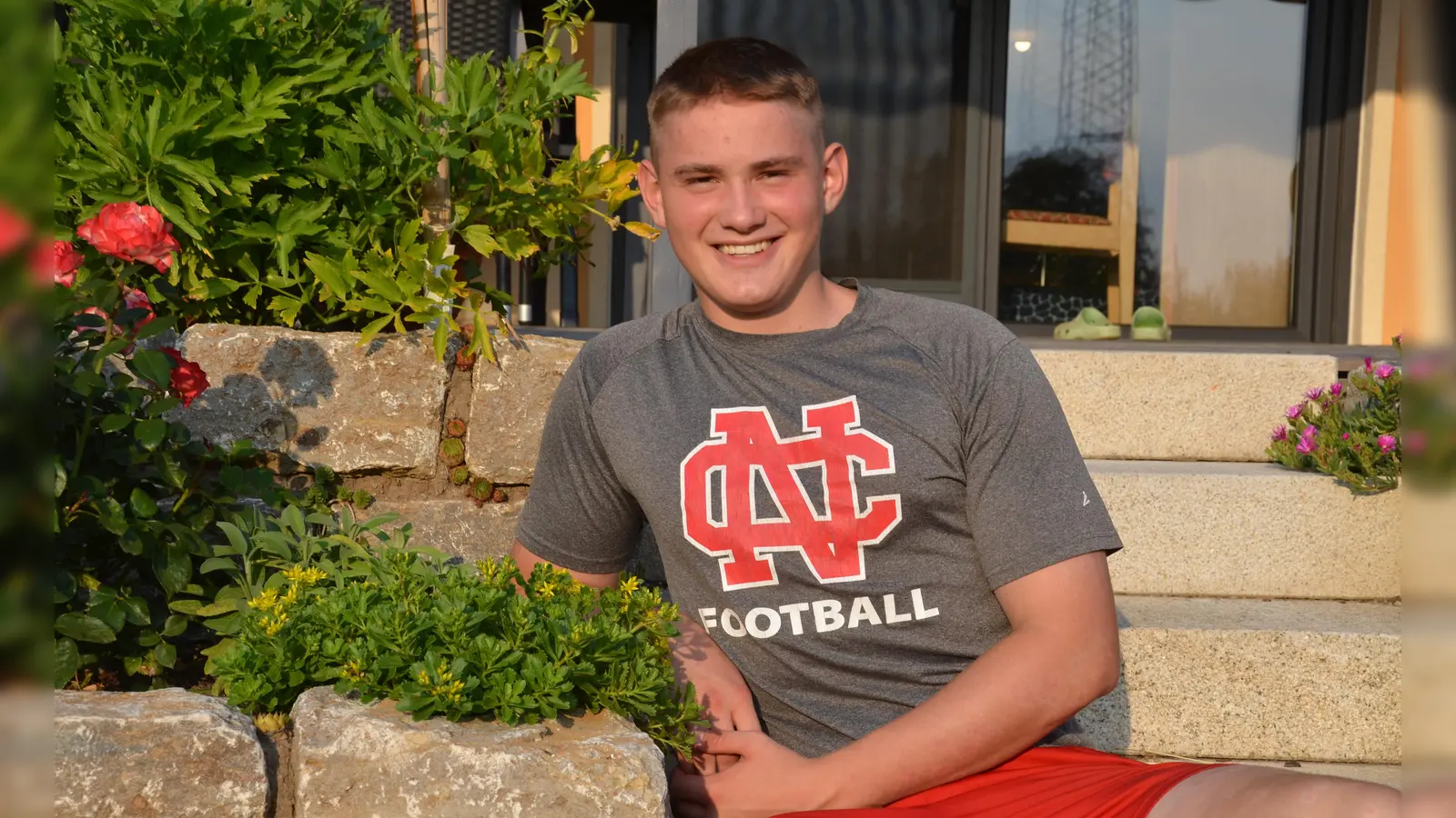 Für den Heimaturlaub im Juli musste sich „Schmo“, hier auf der elterlichen Terrasse, nicht groß umgewöhnen: Heißer ist es in Virginia in der Regel auch nicht.  (Foto: Patrick Lauer)