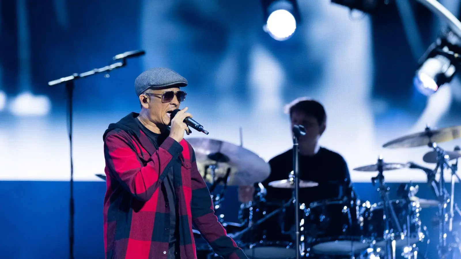 Der umstrittene Soul-Musiker Xavier Naidoo, hat bei einer Demo in Berlin mit Aussagen zu „Menschenfressern“ irritiert. (Archivbild) (Foto: Rolf Vennenbernd/dpa)