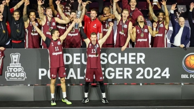Die Bayern konnten den Titel im BBL-Pokal erfolgreich verteidigen. (Foto: Daniel Löb/dpa)