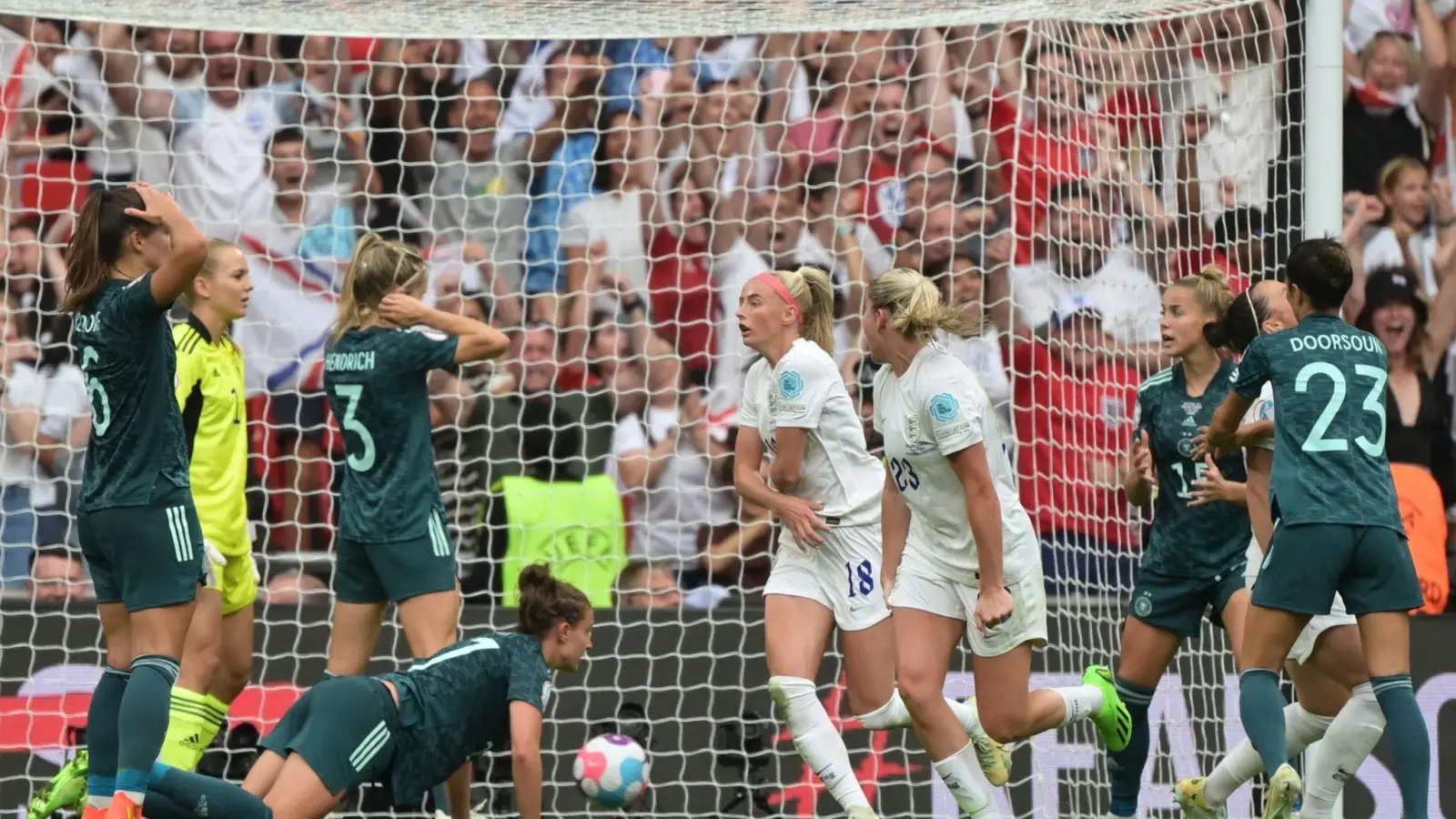 Die DFB-Frauen mussten eine knappe Niederlage hinnehmen. (Foto: Sebastian Christoph Gollnow/dpa)
