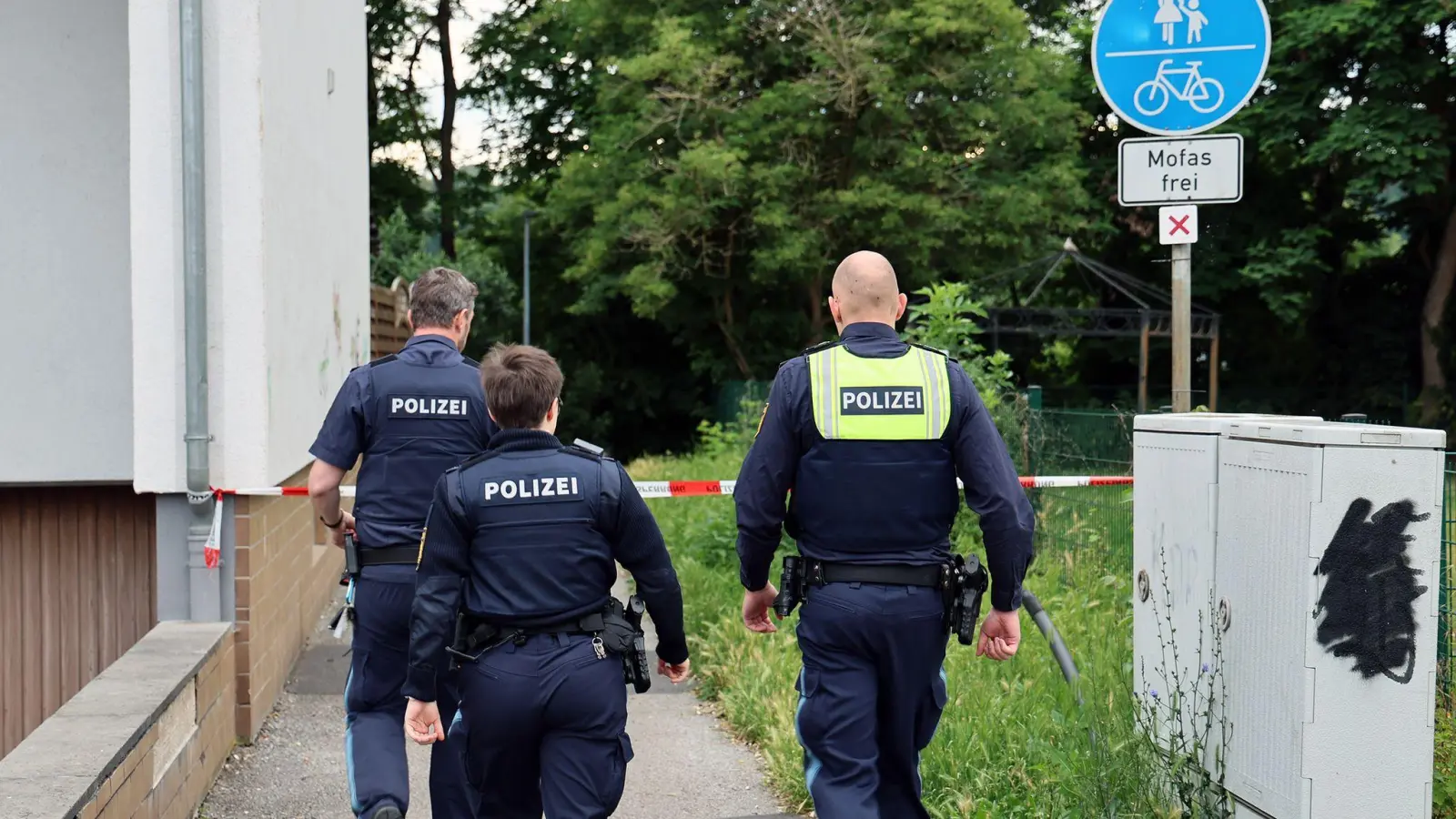  Nach einer tödlichen Messerattacke in Elsenfeld hat sich ein 27-jähriger Angehöriger der Polizei gestellt. (Foto: Ralf Hettler/dpa)