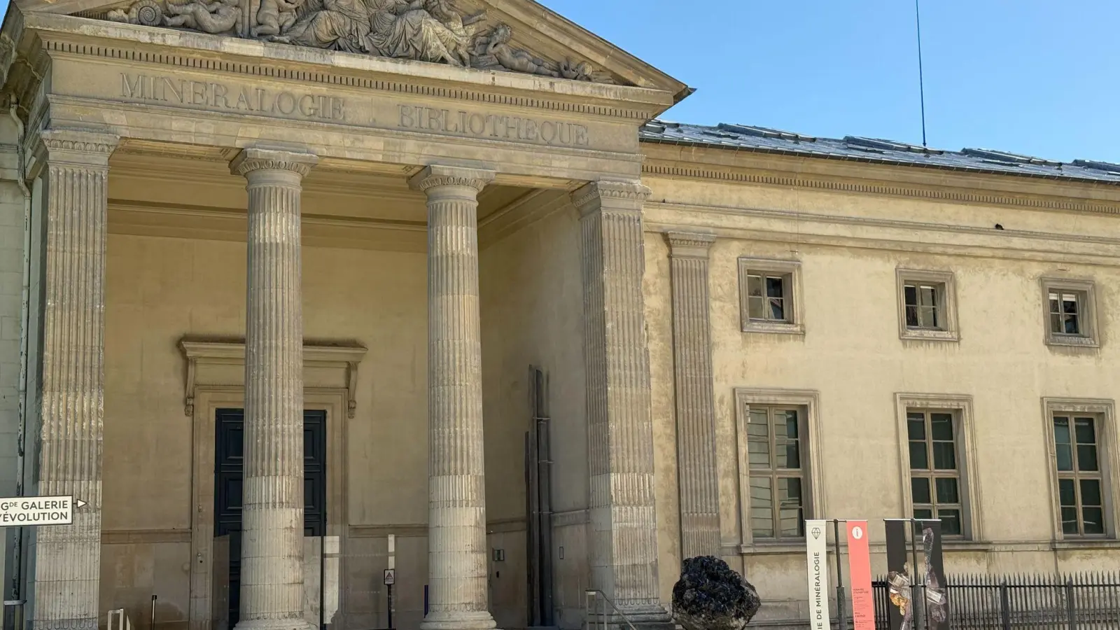 Eine Reinigungskraft hat den Diebstahl entdeckt. (Foto: Rachel Sommer/dpa)