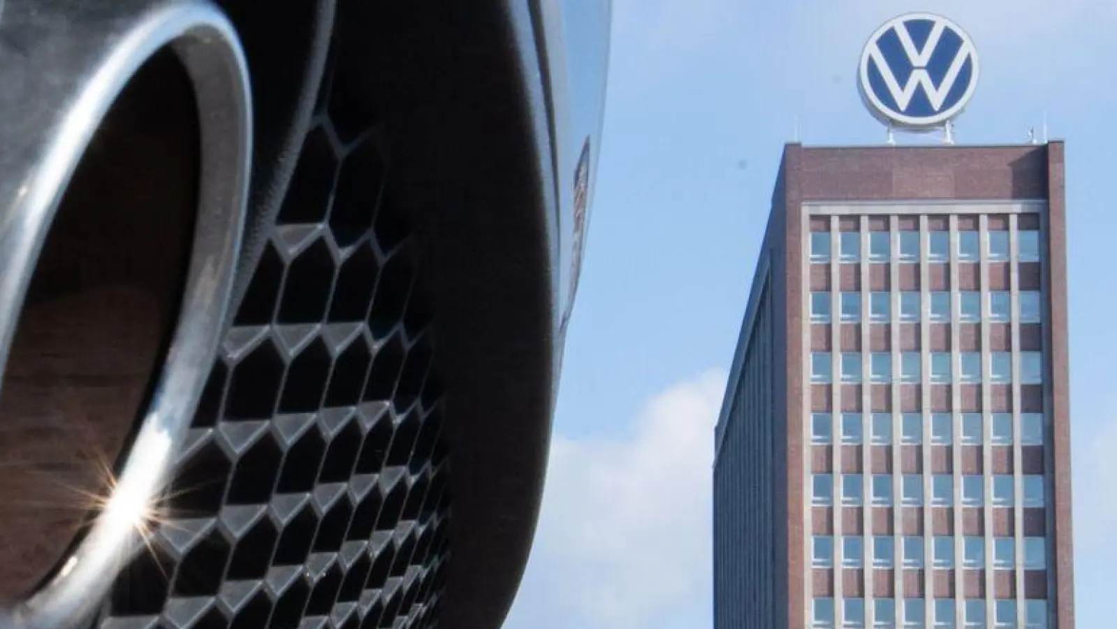 Der Dieselskandal kostete VW bereits Milliarden. Ein Bußgeld wegen Datenschutzverstößen bleibt den Wolfsburger nun aber erspart. (Archivfoto) (Foto: Julian Stratenschulte/dpa)