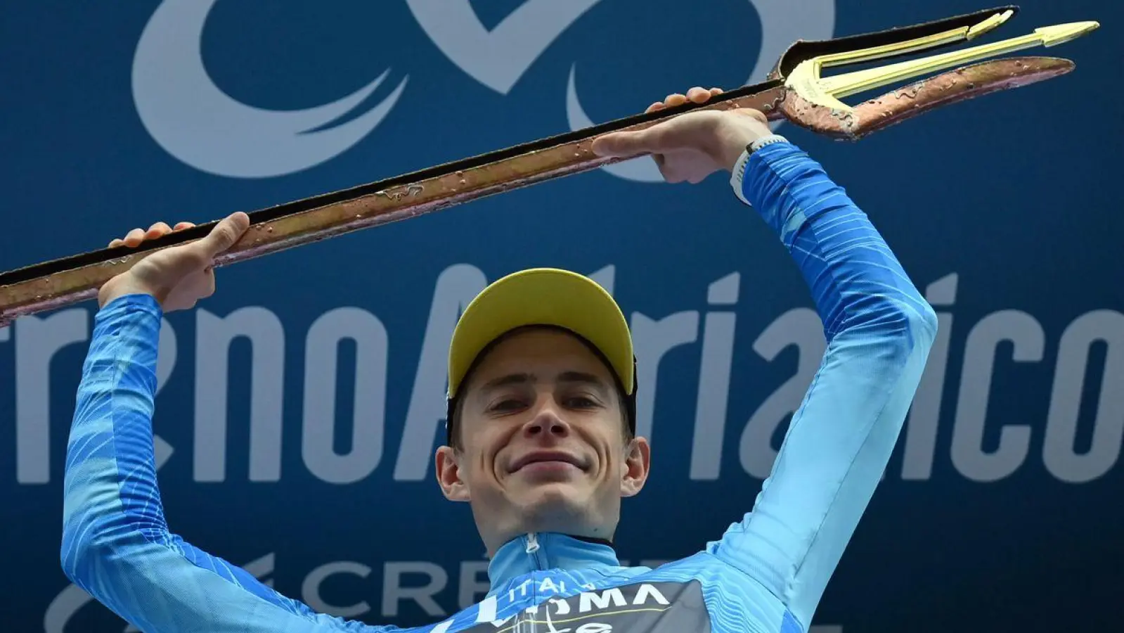 Der Däne Jonas Vingegaard hat die schwere Rundfahrt Tirreno-Adriatico gewonnen. (Foto: Gianmattia D'Alberto/LaPresse/AP/dpa)
