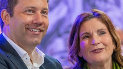 Die SPD im bayerischen Landtag fordert mehr Transparenz zum Ludwig-Erhard-Gipfel - auch die interne Compliance-Prüfung der Staatsregierung müsse offengelegt werden, sagte Fraktionschef Holger Grießhammer. Zu den Gästen am Tegernsee zählte in früheren Jahren auch der heutige SPD-Chef Lars Klingbeil. (Archivbild) (Foto: Peter Kneffel/dpa)