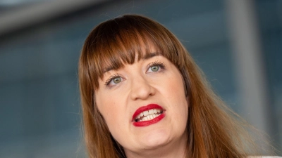 Die Linksfraktion hat Heidi Reichinnek für das Gremium nominiert, das die Arbeit der Geheimdienste kontrolliert. (Archivfoto)  (Foto: Michael Kappeler/dpa)