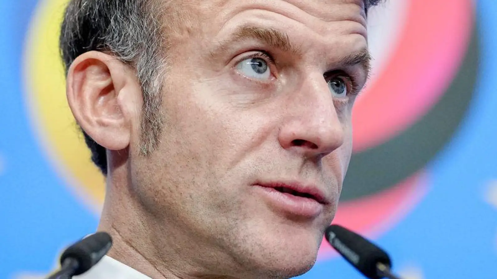 Macron will, dass Fake-Konten schneller aus sozialen Netzwerken entfernt werden (Archivbild). (Foto: Kay Nietfeld/dpa)