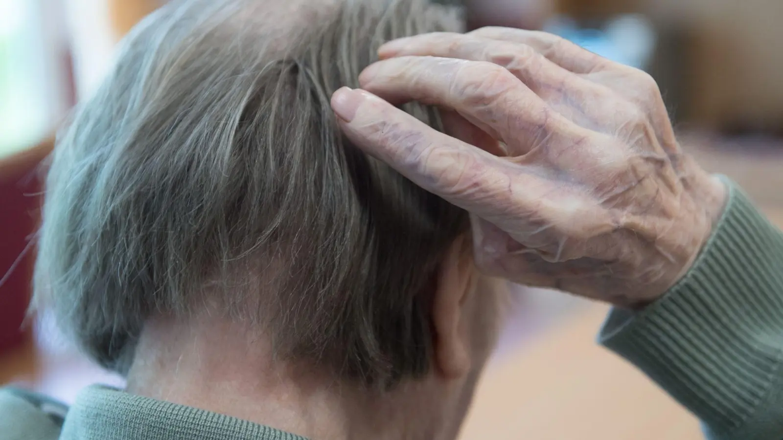 Neue Hoffnung in der Alzheimer-Therapie: Ein Medikament könnte den Fortschritt der Erkrankung verlangsamen. (Foto: Sebastian Kahnert/dpa-Zentralbild/dpa)