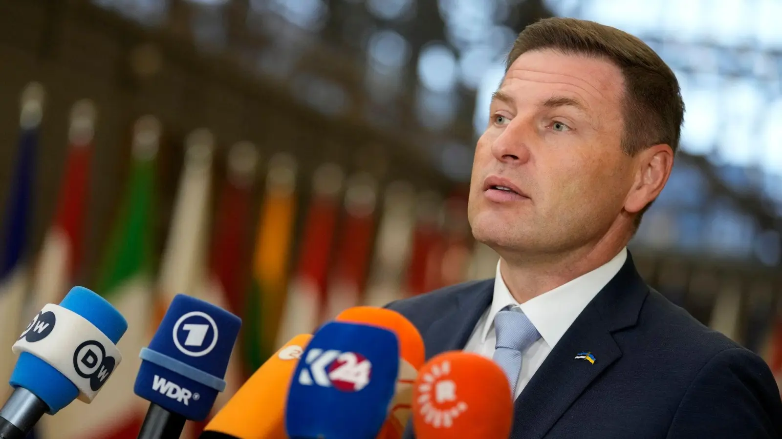 Estlands Verteidigungsminister Hanno Pevkur äußert sich zum EU-Munitionsplan für die Ukraine. (Foto: Virginia Mayo/AP)