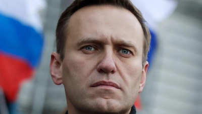 Die russische Justiz hat Regimekritiker Alexej Nawalny verurteilt, weil er angeblich eine extremistische Organisation gegründet und finanziert haben soll. (Foto: Pavel Golovkin/AP/dpa)