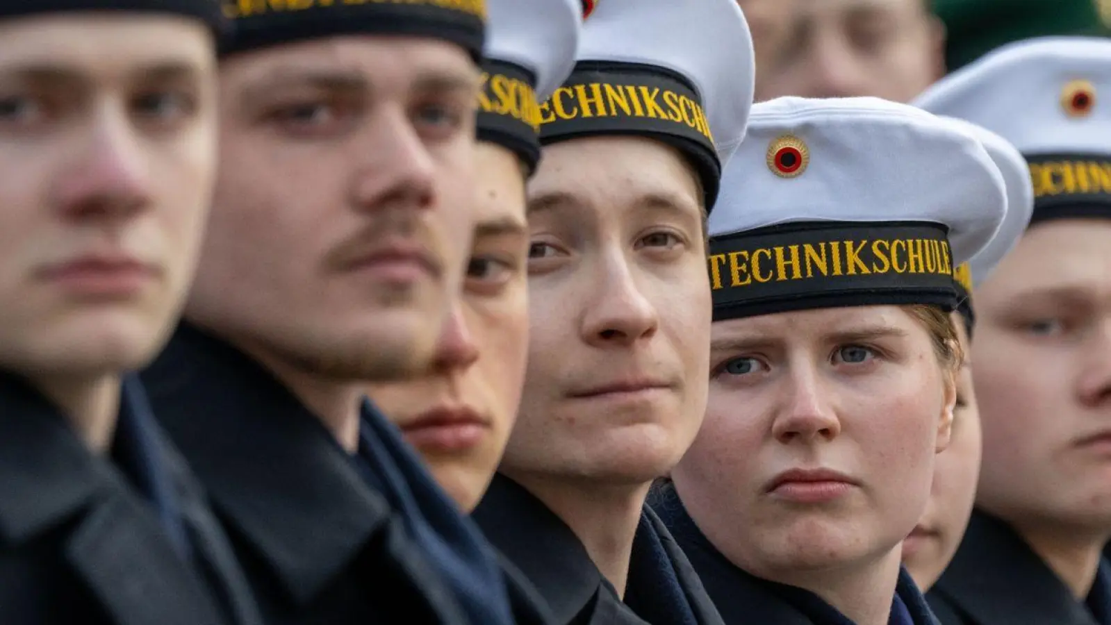 Insgesamt haben im vergangenen Jahr 15.935 Männer und 2867 Frauen den Dienst bei der Bundeswehr angetreten, in Summe also 18.802 Rekruten. (Foto: Stefan Sauer/dpa)