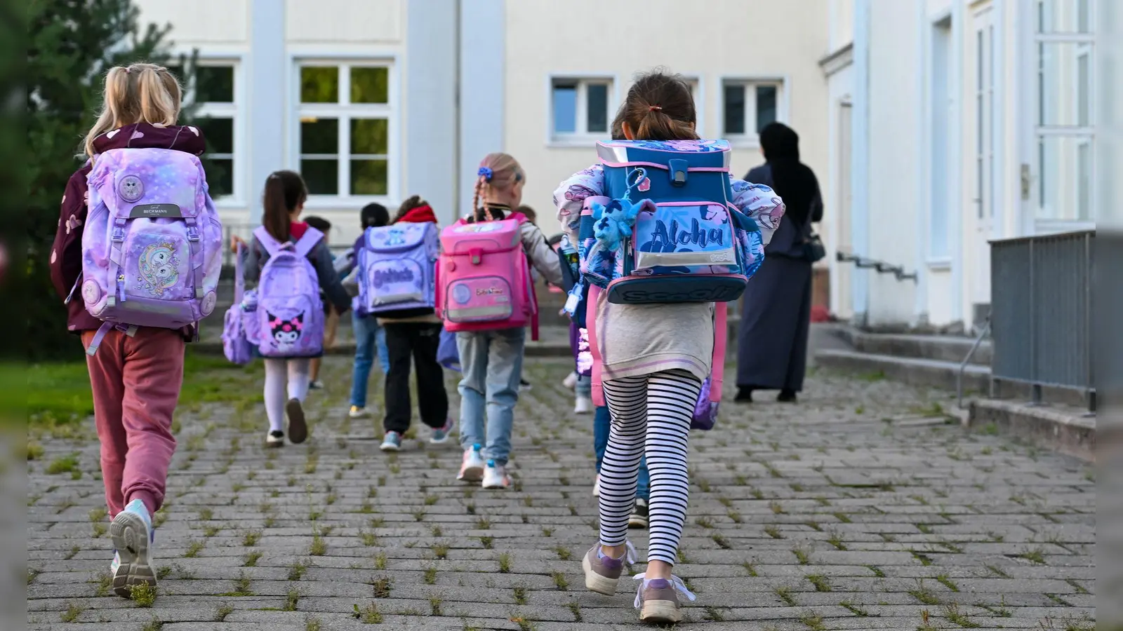 Kinder leiden unter den Folgen des Klimawandels. (Symbolbild) (Foto: Patrick Pleul/dpa)