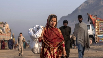 Experten der Vereinten Nationen haben die pakistanische Regierung zum Schutz afghanischer Flüchtlinge in ihrem Land aufgerufen. (Foto: Ebrahim Noroozi/AP/dpa)