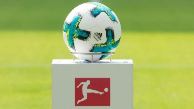 Die DFL kann sich eine hohe Millionensumme von adidas leihen. (Archivbild) (Foto: Sebastian Kahnert/dpa)