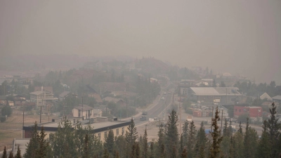 Starker Rauch von nahe gelegenen Waldbränden über dem Himmel von Yellowknife. (Foto: Angela Gzowski/Canadian Press via ZUMA Press/dpa)