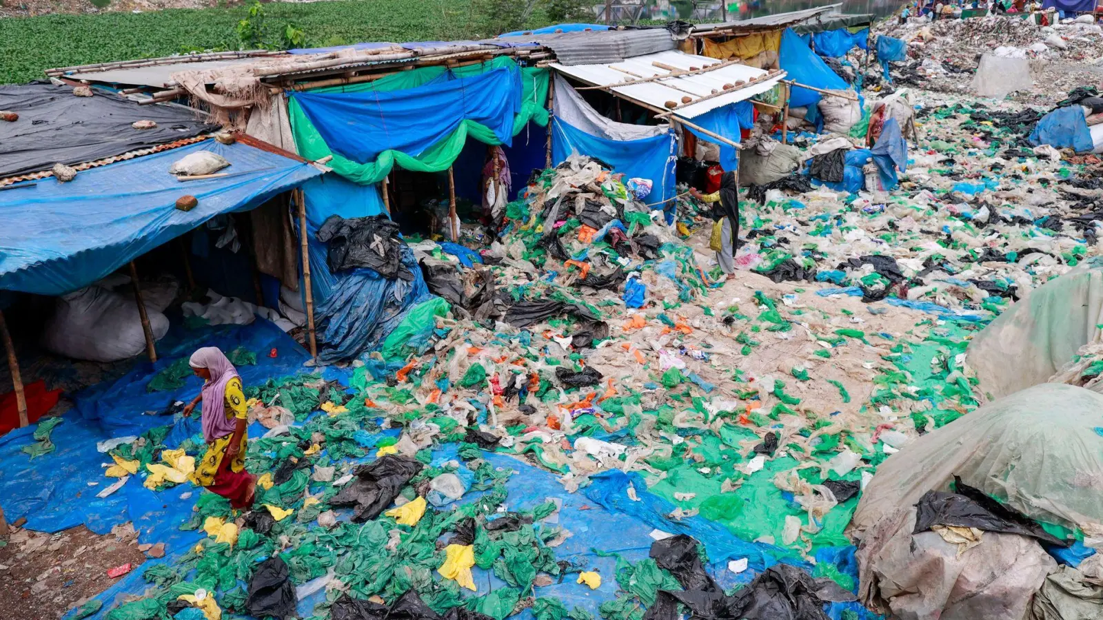 Viele Entwicklungsländer versinken mangels Recyclingmöglichkeiten in Plastikmüll. (Archivbild) (Foto: Suvra Kanti Das/ZUMA Press Wire/dpa)