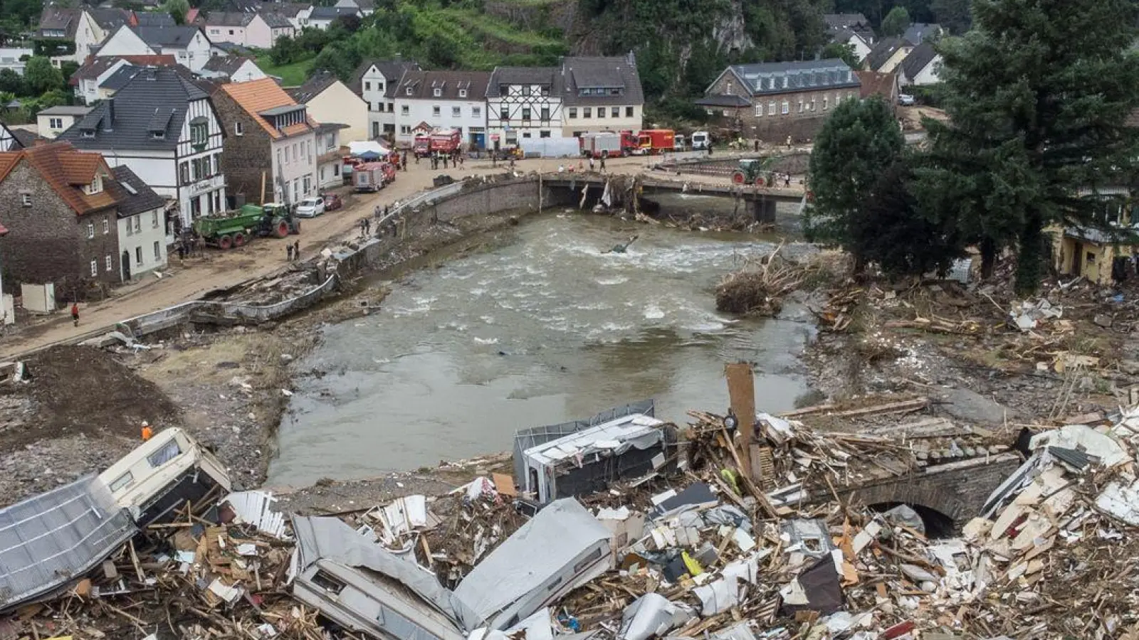 Bei der Flutkatastrophe in Rheinland-Pfalz kamen damals 136 Menschen zu Tode. (Foto: Boris Roessler/dpa)