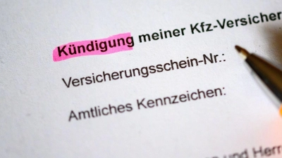 Drum prüfe, wer sich trennen will: Wer bei seinem alten Kfz-Versicherer kündigen will, beachtet zuvor besser ein paar Dinge. (Foto: Jonas Walzberg/dpa/dpa-tmn)