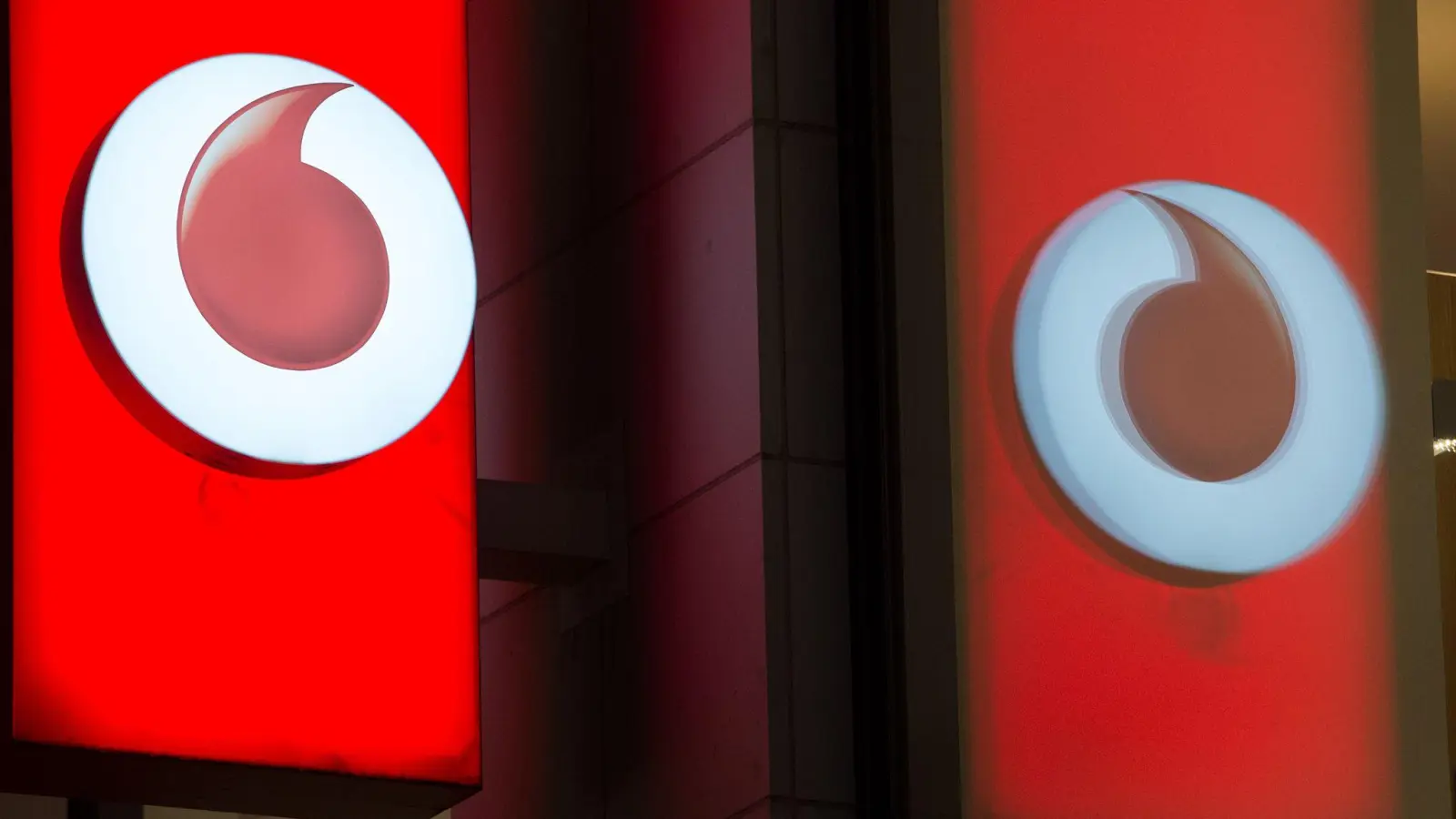 Vodafone sieht sich mit einer Klage von Verbraucherschützern konfrontiert. (Foto: Rainer Jensen/dpa)