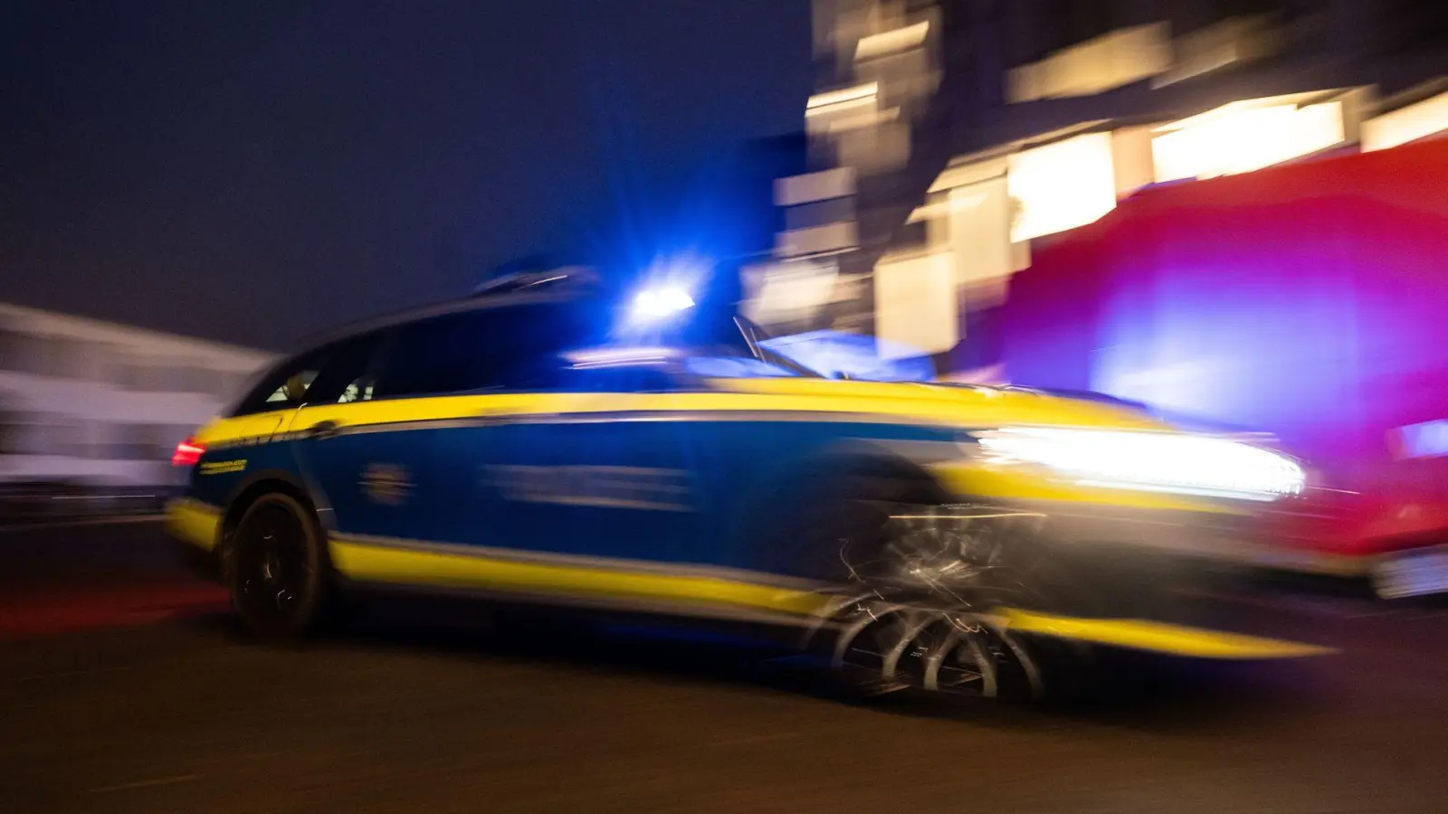 Die Polizei verfolgte den flüchtigen Autofahrer. (Symbolbild) (Foto: Marijan Murat/dpa)