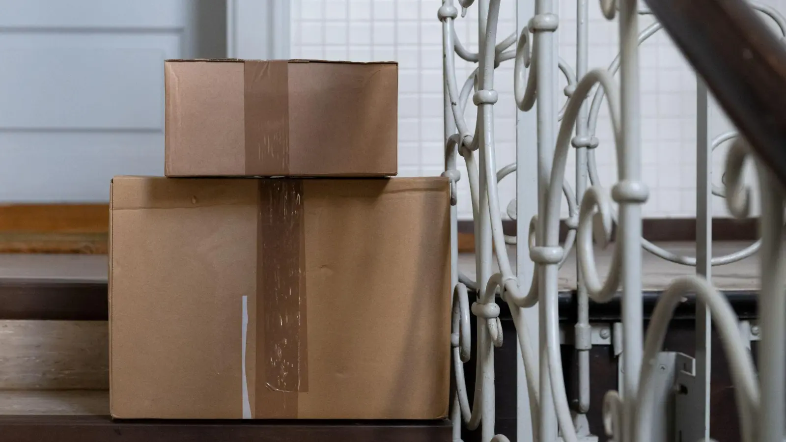 Das EU-Parlament will Anreize schaffen, Billig-Pakete nicht mehr einzeln, sondern gebündelt in die EU zu schicken. (Archivbild) (Foto: Sven Hoppe/dpa)