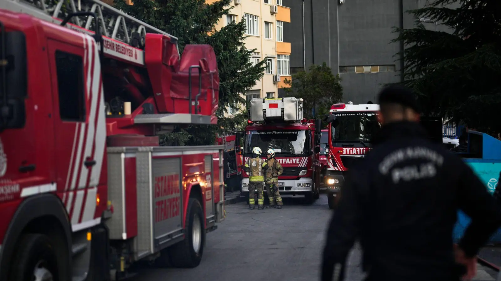 Bei dem Wohnungsbrand in Ankara ist auch ein Säugling gestorben. (Symbolbild) (Foto: Khalil Hamra/AP/dpa)