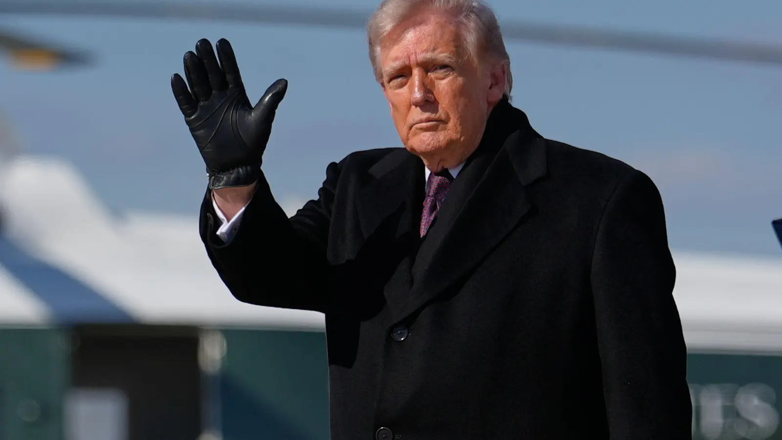 Trump droht dem Iran mit der Bombardierung eines wichtigen Gasfelds. (Foto: Julia Demaree Nikhinson/AP/dpa)