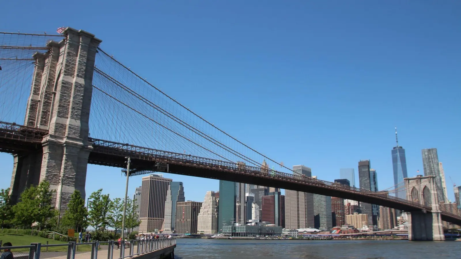 Seit 140 Jahren verbindet die Brooklyn Bridge die New Yorker Stadtteile Brooklyn und Manhattan. (Foto: Christina Horsten/dpa)
