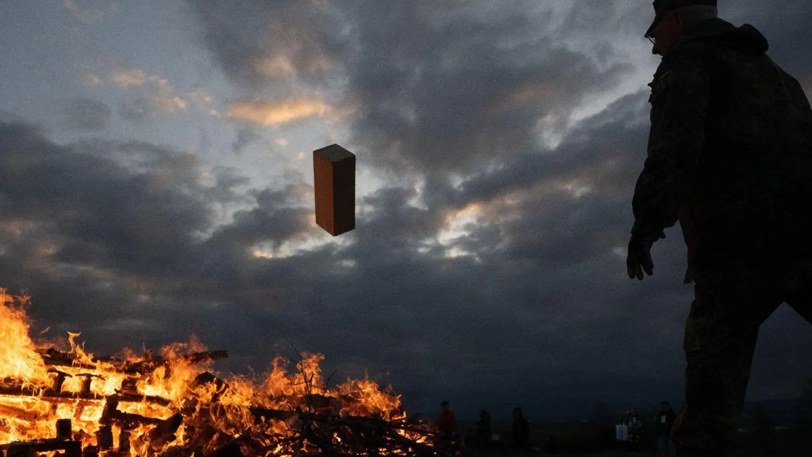 Schönes Ritual, gefährlich für Tiere: Feuer an Ostern sind ein beliebtes Event. (Foto: Sebastian Gollnow/dpa)
