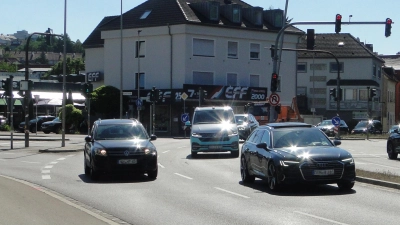 In der zweiten Hälfte der Sommerferien werden die Fahrbahnen in Teilen der Nürnberger Straße und der Eyber Straße saniert. (Foto: Winfried Vennemann)