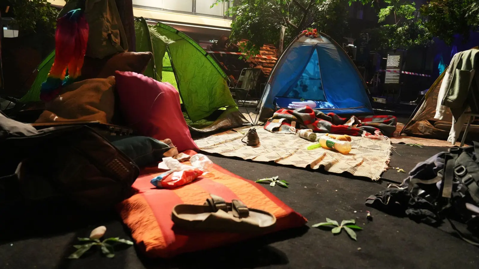 Die Ausstellung war zuvor schon in anderen Städten zu sehen. (Foto: Manuel Genolet/dpa)