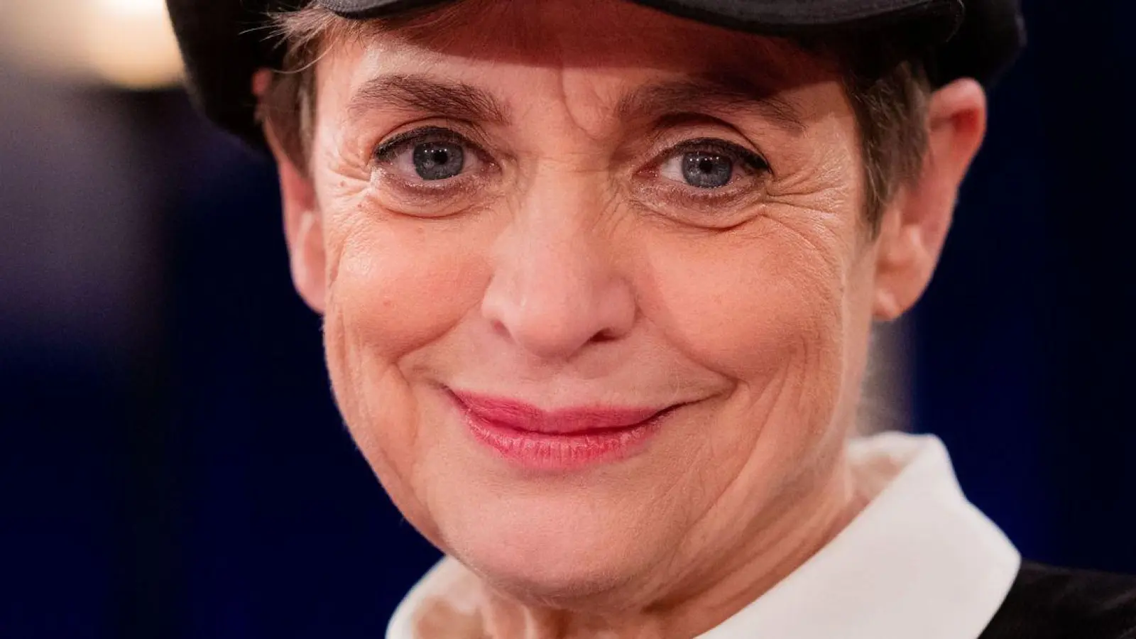 Katharina Thalbach wird wieder zu „Miss Merkel“. (Archivbild) (Foto: Rolf Vennenbernd/dpa)