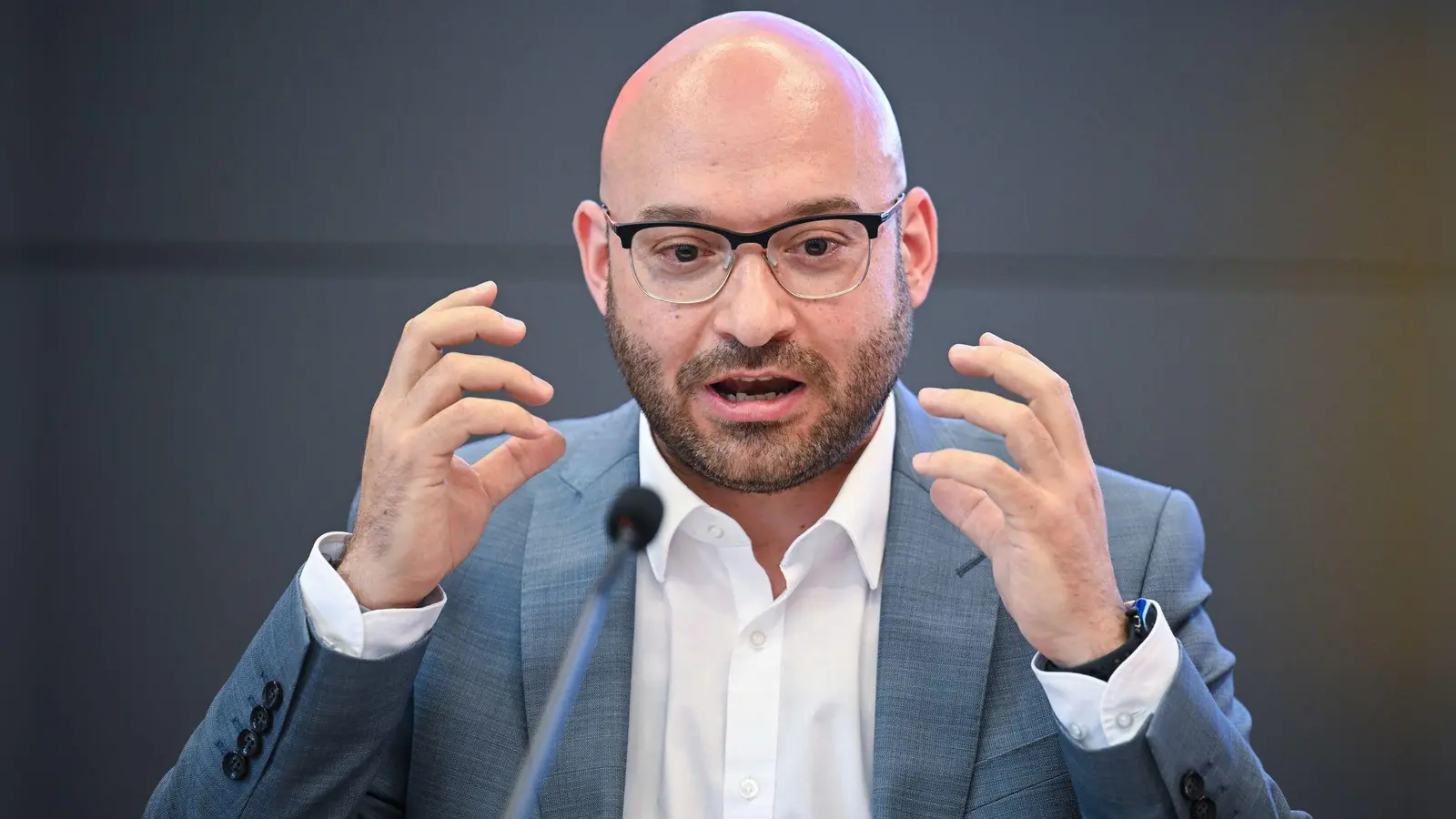 Brandenburgs Innenminister René Wilke (parteilos) ist überzeugt, dass die AfD den demokratischen Staat zerstören will. (Foto: Britta Pedersen/dpa)