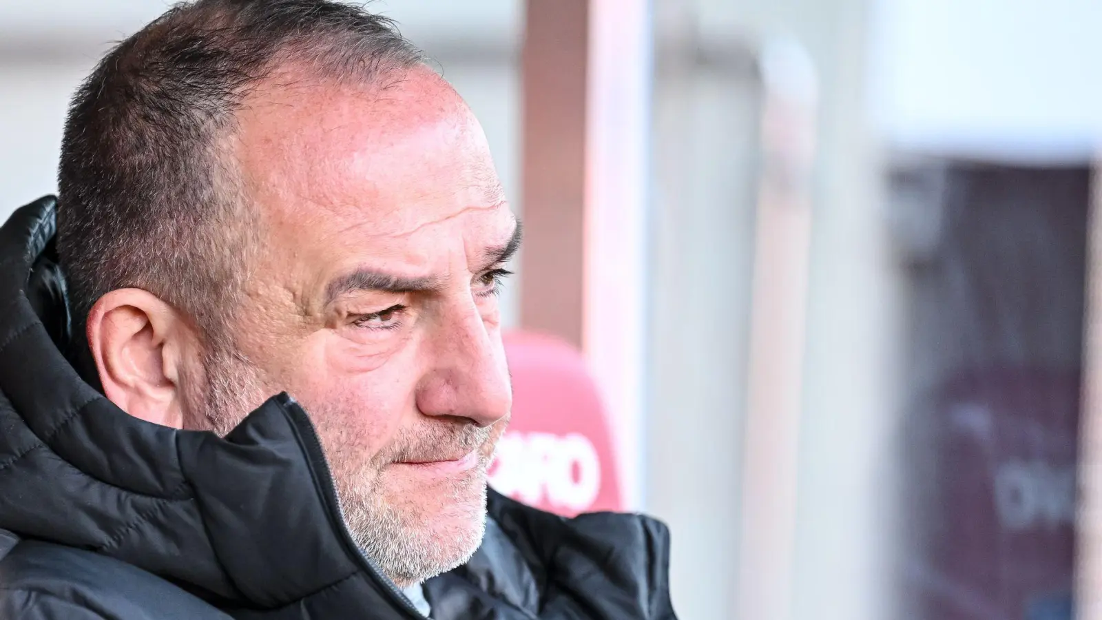 Frank Schmidt steckt mit dem 1. FC Heidenheim im Tief.  (Foto: Harry Langer/dpa)