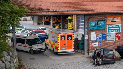Bei einem Arbeitsunfall in einer Entsorgungsfirma in Oberbayern sind drei Männer in einem Kanalsystem ertrunken. (Foto: Peter Kneffel/dpa)