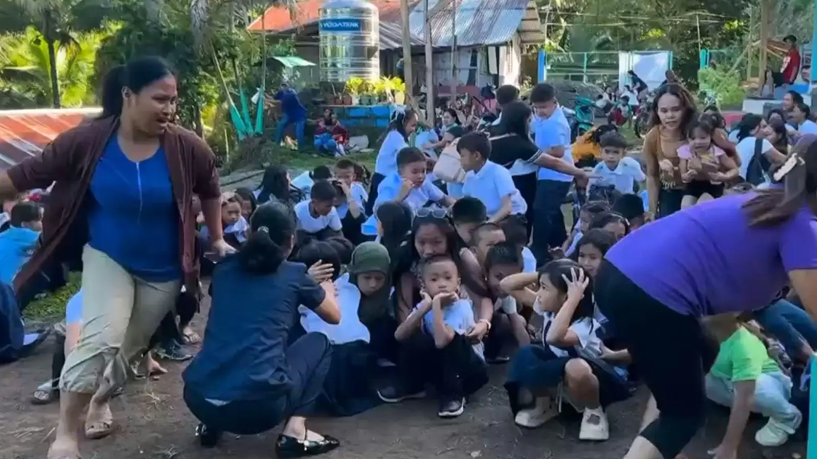 Vielerorts war es der erste Schultag auf den Philippinen. (Foto: Uncredited/DepEd Mahayahay Elementary School via AP/dpa)