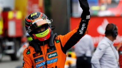 Cool und schnell: Pole-Mann Oscar Piastri.  (Foto: Joan Monfort/AP/dpa)