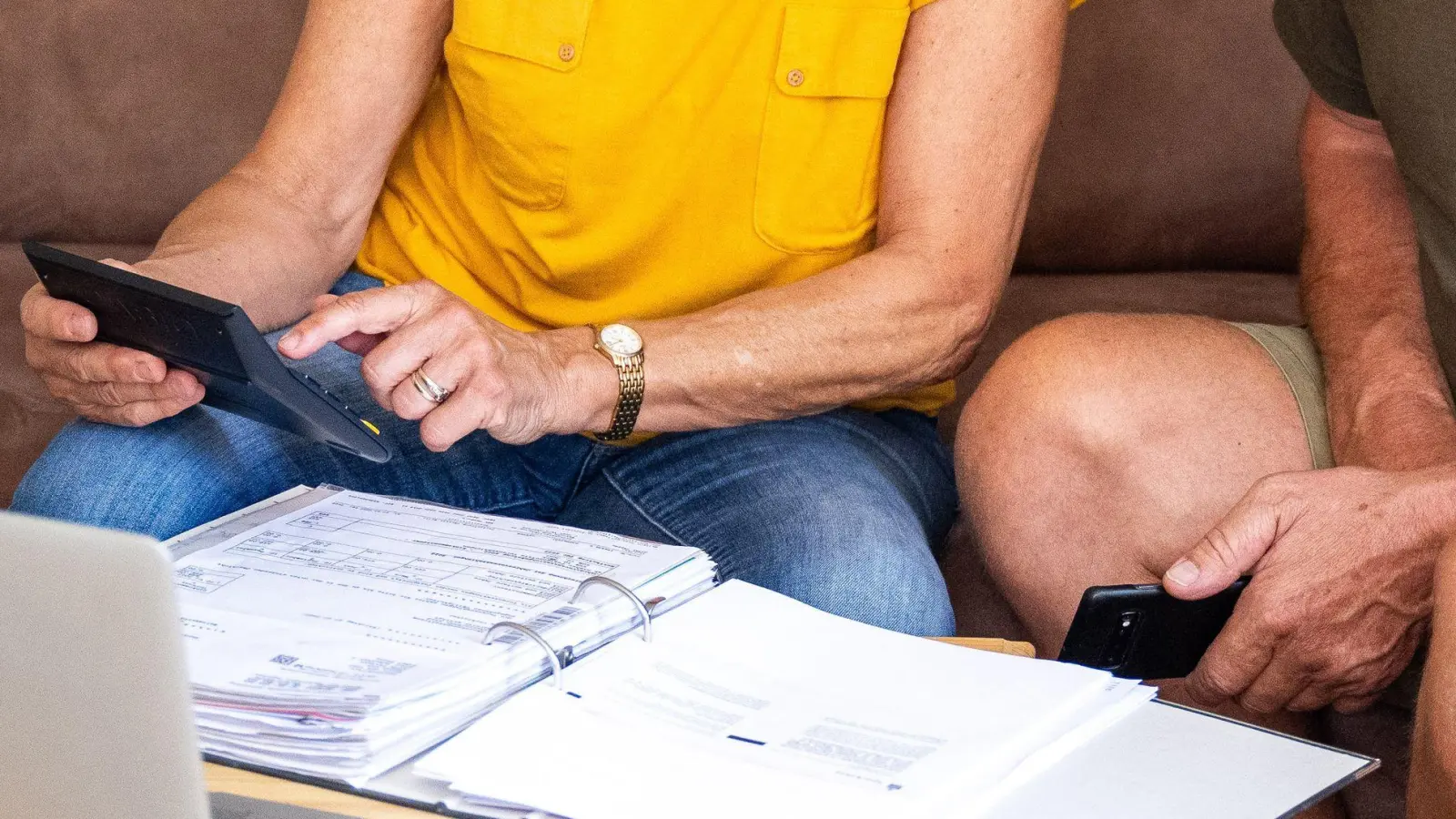 Zur Abgabe einer Steuererklärung verpflichtet sind Rentnerinnen und Rentner immer dann, wenn ihr zu versteuerndes Einkommen den jährlichen Grundfreibetrag übersteigt. (Foto: Benjamin Nolte/dpa-tmn)