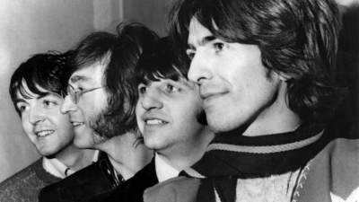 Paul McCartney (l-r), John Lennon, Ringo Starr und George Harrison aka The Beatles haben mal wieder einen Rekord gebrochen: Sie verzeichnen die größte Spanne zwischen zwei Nummer-eins-Hits überhaupt. (Foto: Lapresse/epa/dpa)