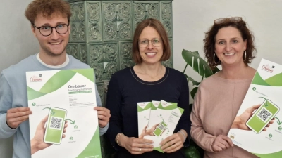 Haben die Ornbauer Nachbarschafthilfe vorgestellt (von links): Bürgermeister Marco Meier, Quartiersmanagerin Caroline Kübler und zweite Bürgermeisterin Diana Fichtner. (Foto: Stadt Ornbau/Karina Seibold)