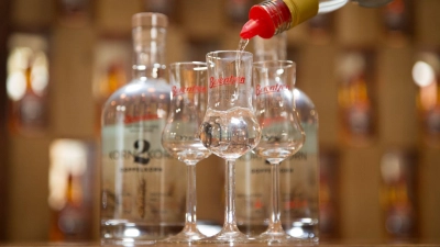 Der amerikanische Whiskey-Spezialist Sazerac interessiert sich für Berentzen. (Archivbild) (Foto: Friso Gentsch/dpa)