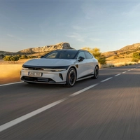 Lifestyle-Laster auf großer Fahrt? Nun, immerhin soll der Zeekr 7GT bis zu 655 Kilometer mit einer Ladung schaffen. (Foto: Charlie Magee/Zeekr/dpa-tmn)