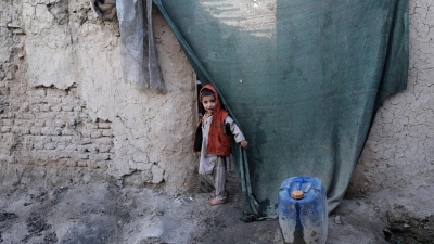 Zwei Jahre nach Machtübernahme der Taliban spitzt sich die Not der Kinder in Afghanistan weiter zu. Das berichtete die Organisation Save the Children. (Foto: Rahmat Gul/AP/dpa)