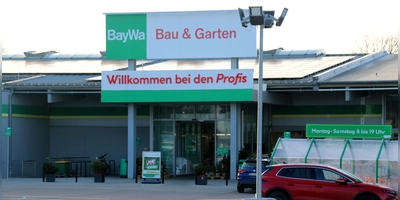 Die Filiale in Rothenburg gehört wie alle BayWa Bau- und Gartenmärkte zur Kette Hellweg. (Foto: Stefan Neidl)