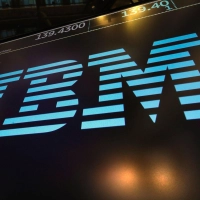 IBM machte im vergangenen Quartal ein verändertes Ausgabeverhalten der Kunden zu schaffen. (Archivbild) (Foto: Richard Drew/AP/dpa)