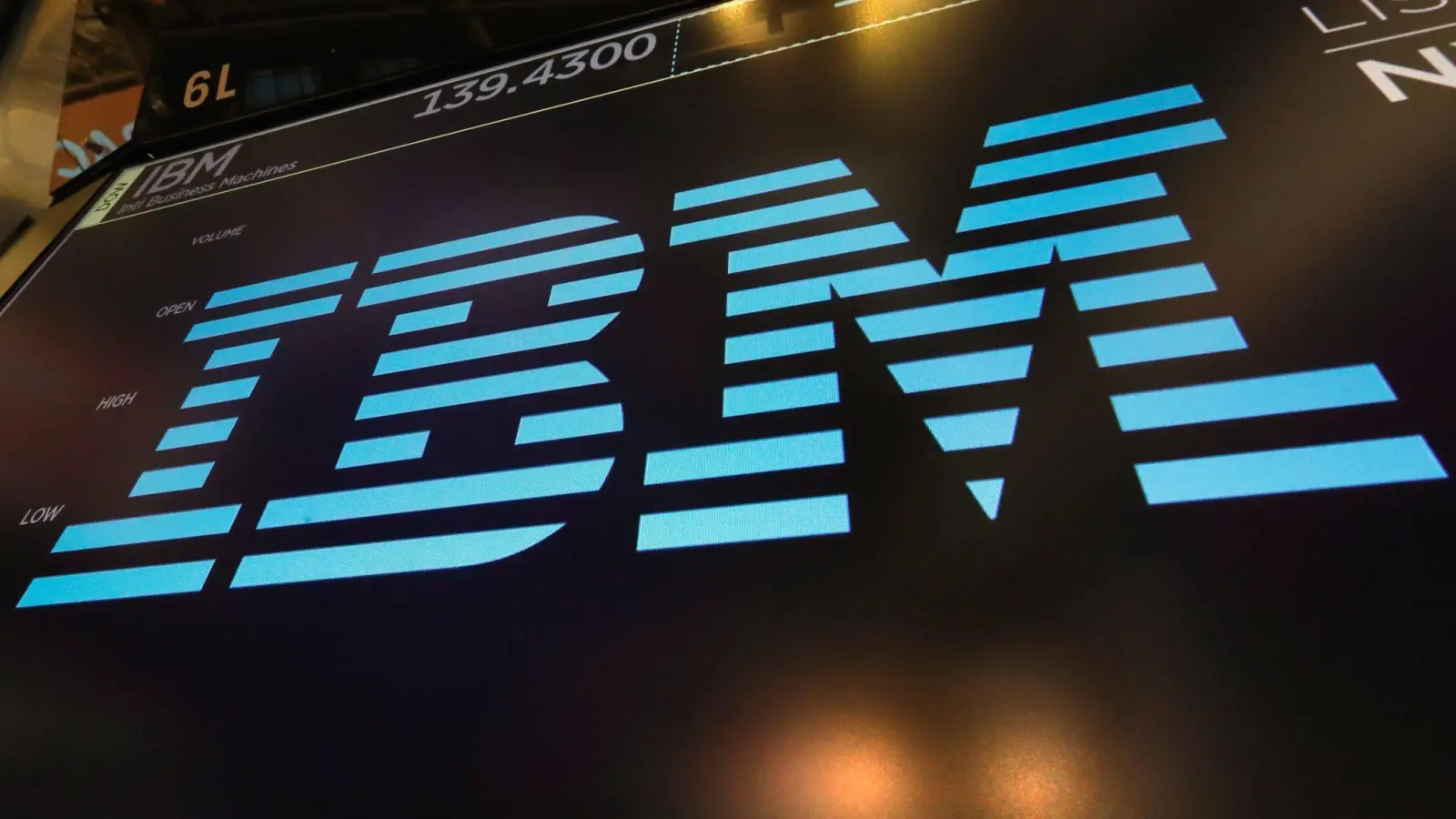 IBM machte im vergangenen Quartal ein verändertes Ausgabeverhalten der Kunden zu schaffen. (Archivbild) (Foto: Richard Drew/AP/dpa)