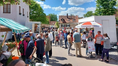 Vielfältige Angebote laden zum Stöbern und Shoppen ein. (Foto: Jürgen Eisen)