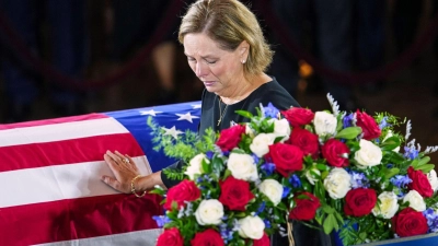 Nach dem Tod von Senator Lindsey Graham setzte sich die auf seinen Sitz nachgerückte Schwester Darline Graham für das Gesetz ein. (Archivbild) (Foto: Nathan Howard/Pool Reuters/AP/dpa)