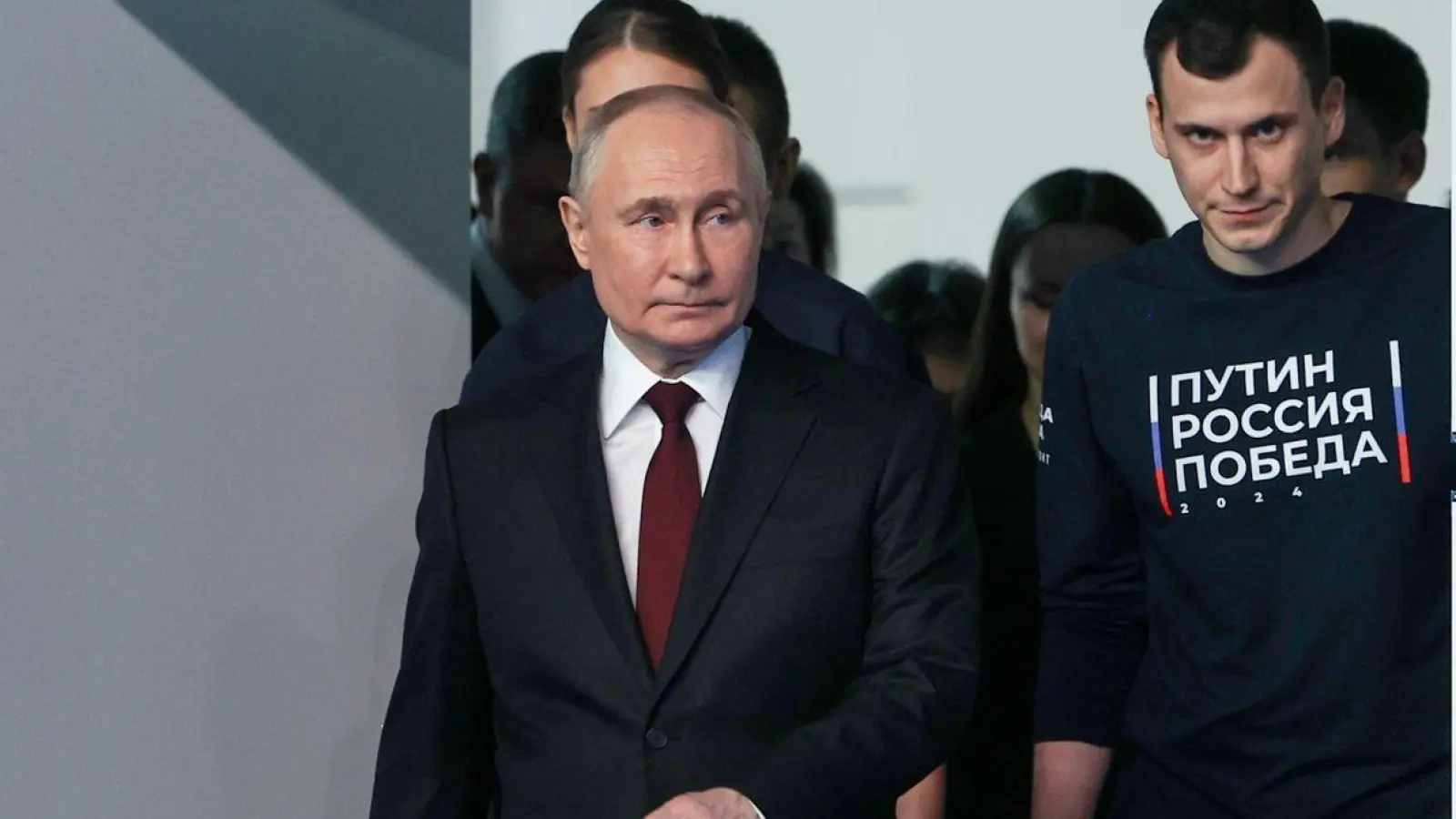 Wladimir Putin (M) ist in Russland seit rund einem Vierteljahrhundert an der Macht. (Foto: Gavriil Grigorov/Pool Sputnik Kremlin/AP/dpa)